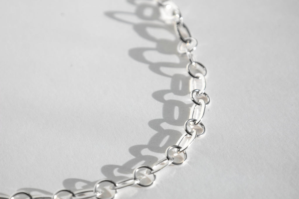 DELICATE CHAIN