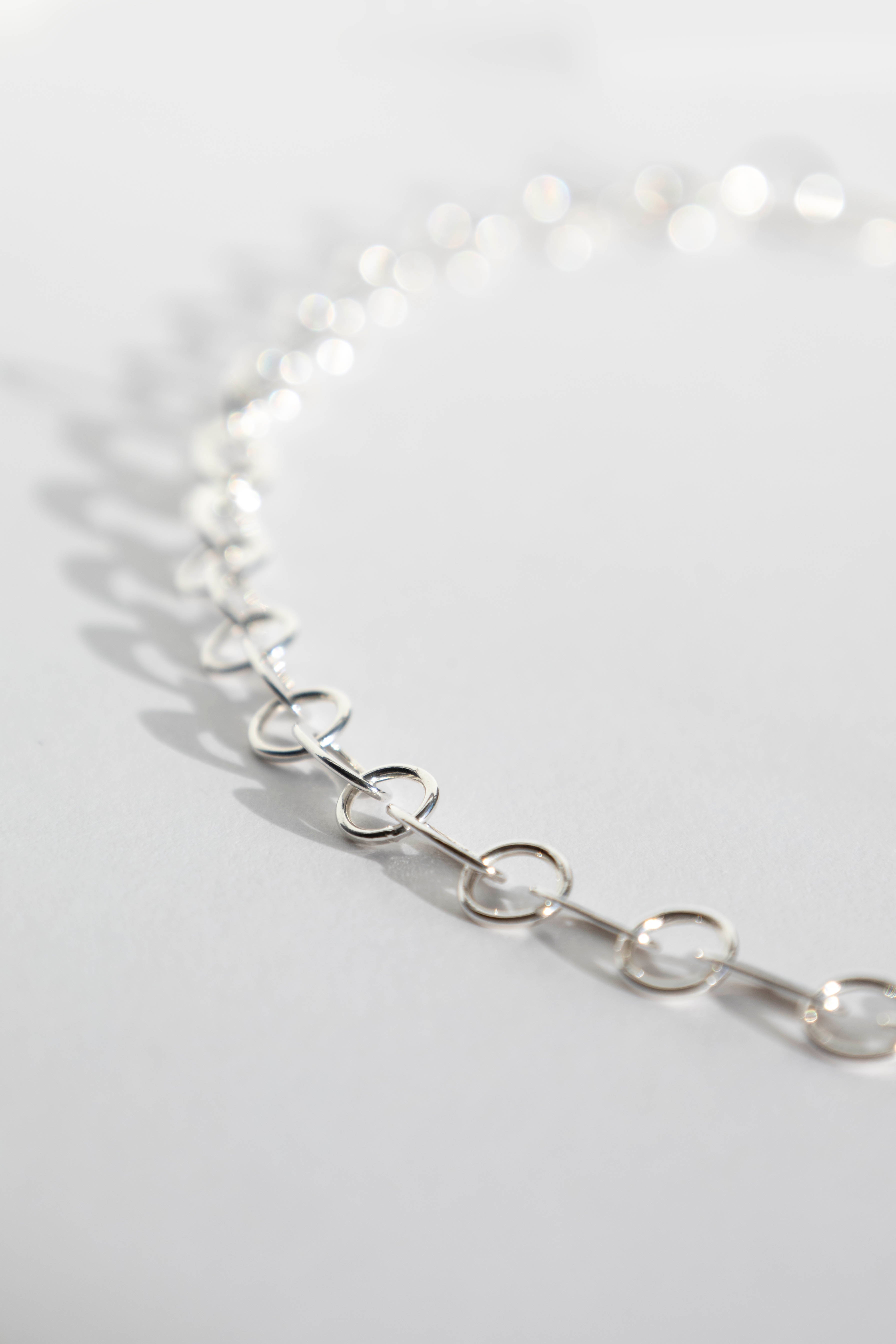 DELICATE CHAIN