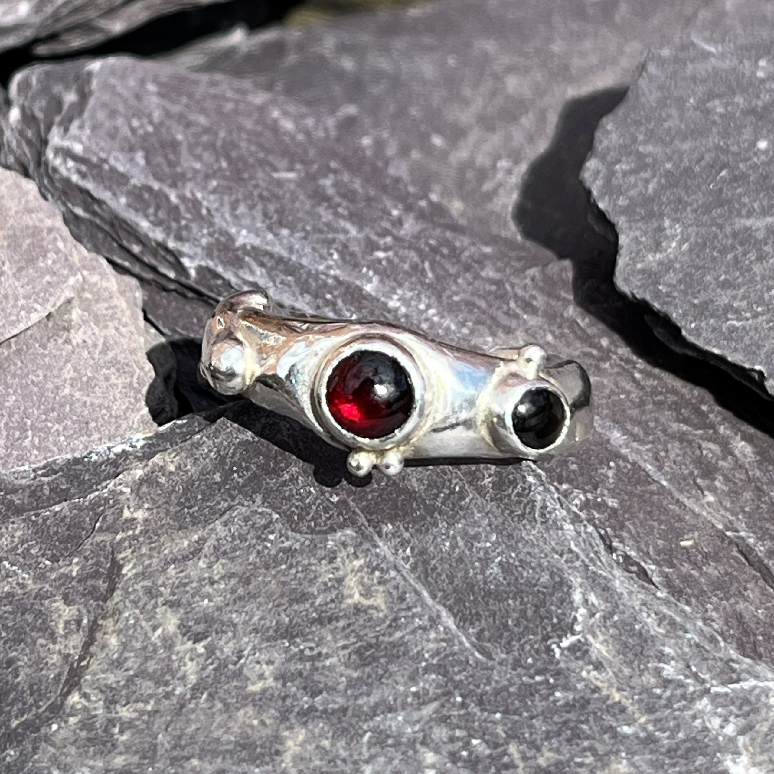 MOLTEN RING WITH GARNET & BLACKSTAR