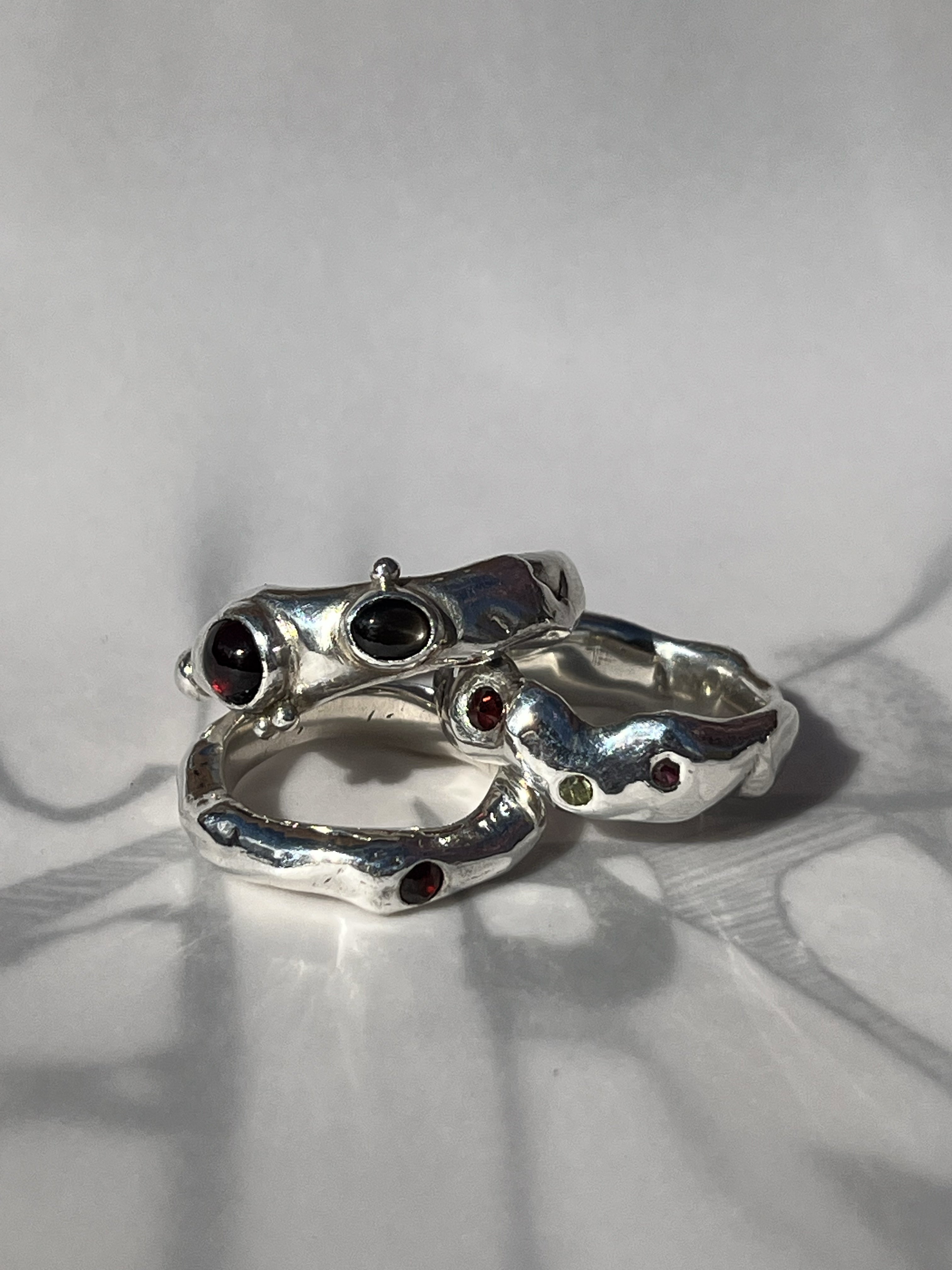 MOLTEN RING WITH GARNET & BLACKSTAR