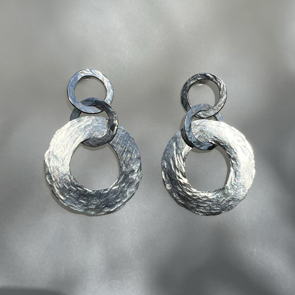 LOOP CHAIN STUDS