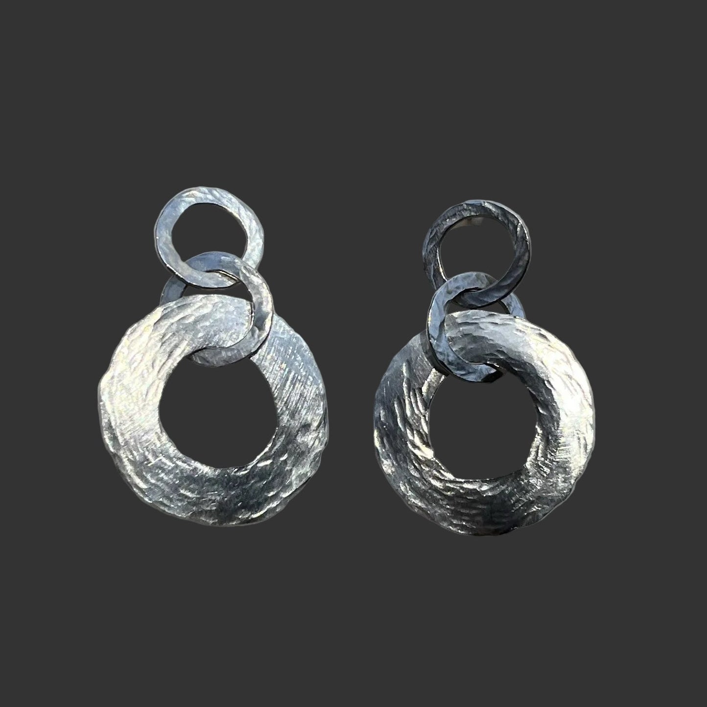 LOOP CHAIN STUDS