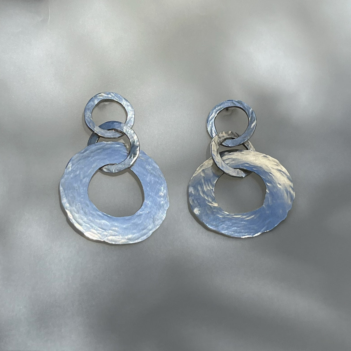 LOOP CHAIN STUDS