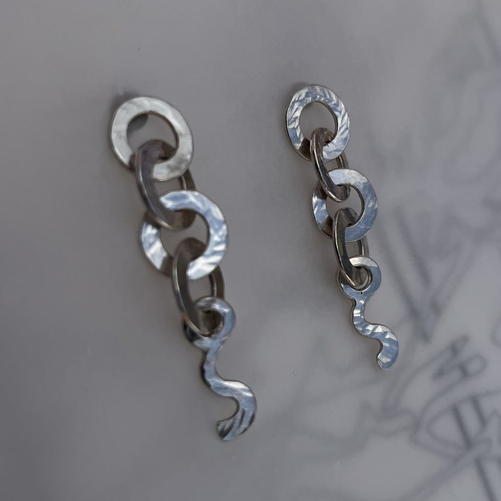 FORGED CHAIN STUDS WITH WIGGLE
