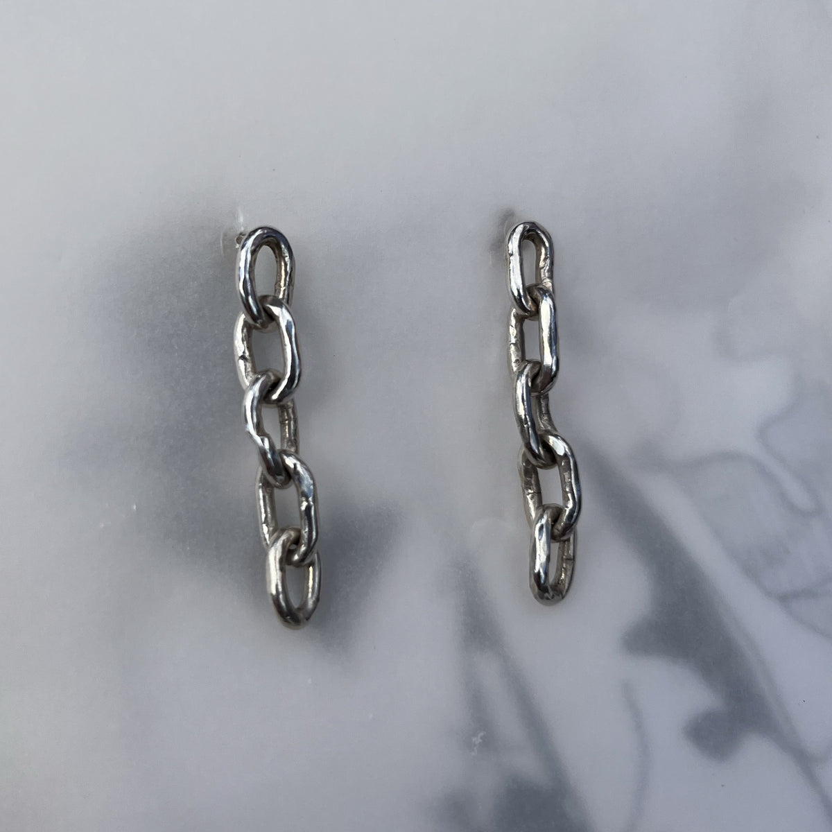 CRUMPLED CHAIN STUDS