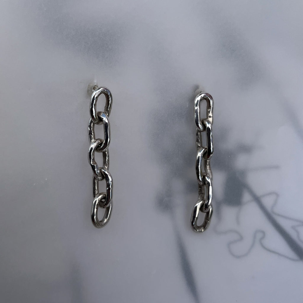 CRUMPLED CHAIN STUDS