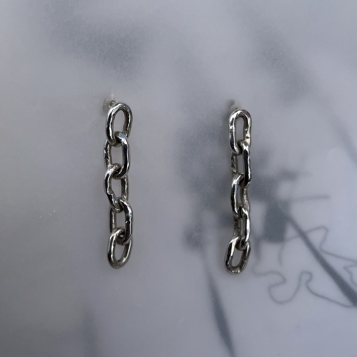 CRUMPLED CHAIN STUDS