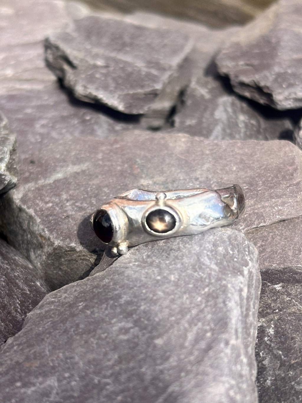 MOLTEN RING WITH GARNET & BLACKSTAR