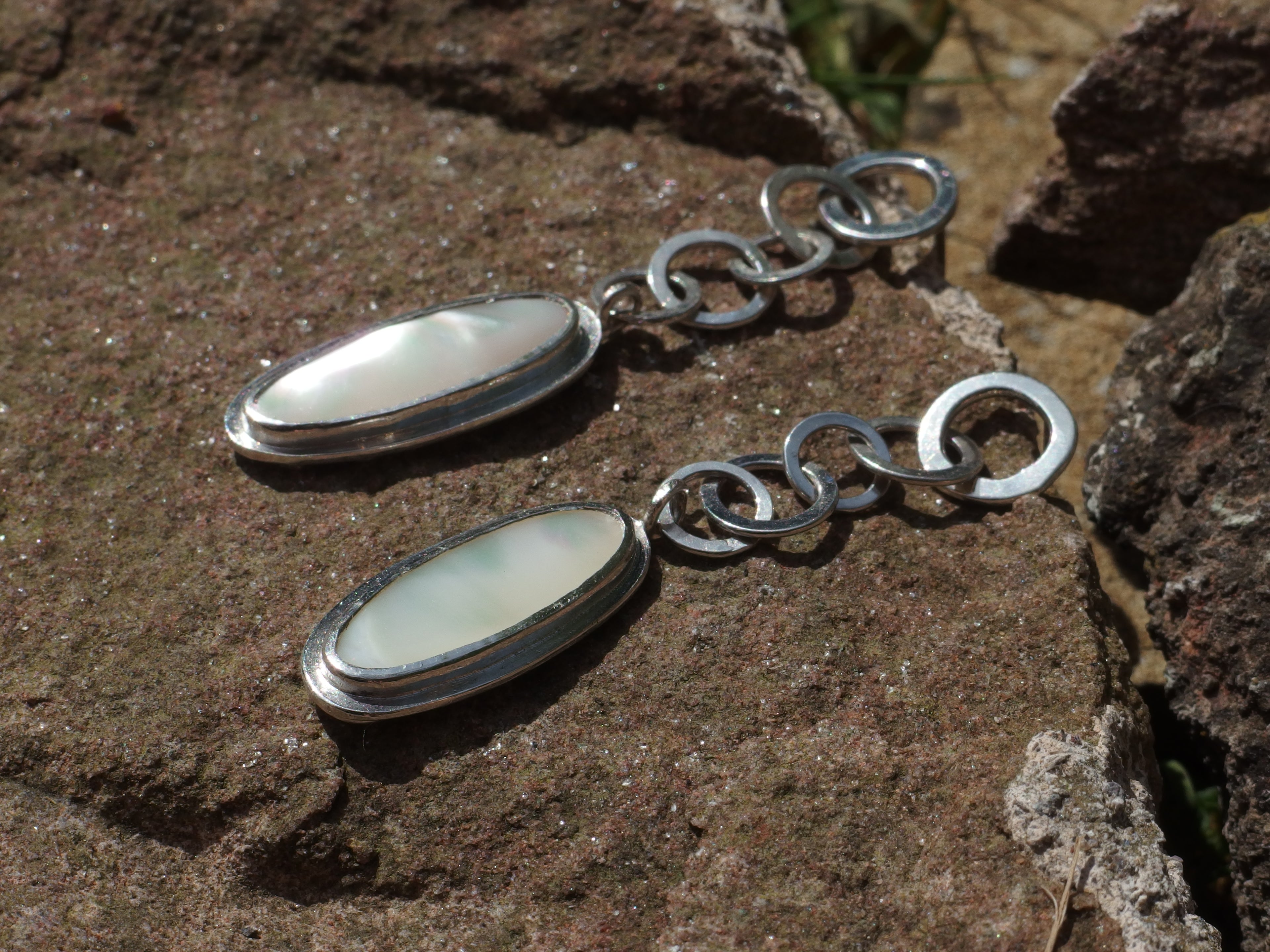 MOTHER OF PEARL CHAIN STUDS