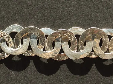 FORGED CHAIN BRACELET WITH GEMSTONE
