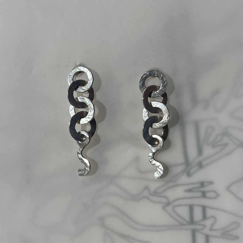 FORGED CHAIN STUDS WITH WIGGLE