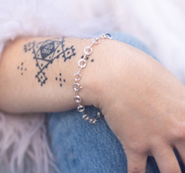 DELICATE CHAIN