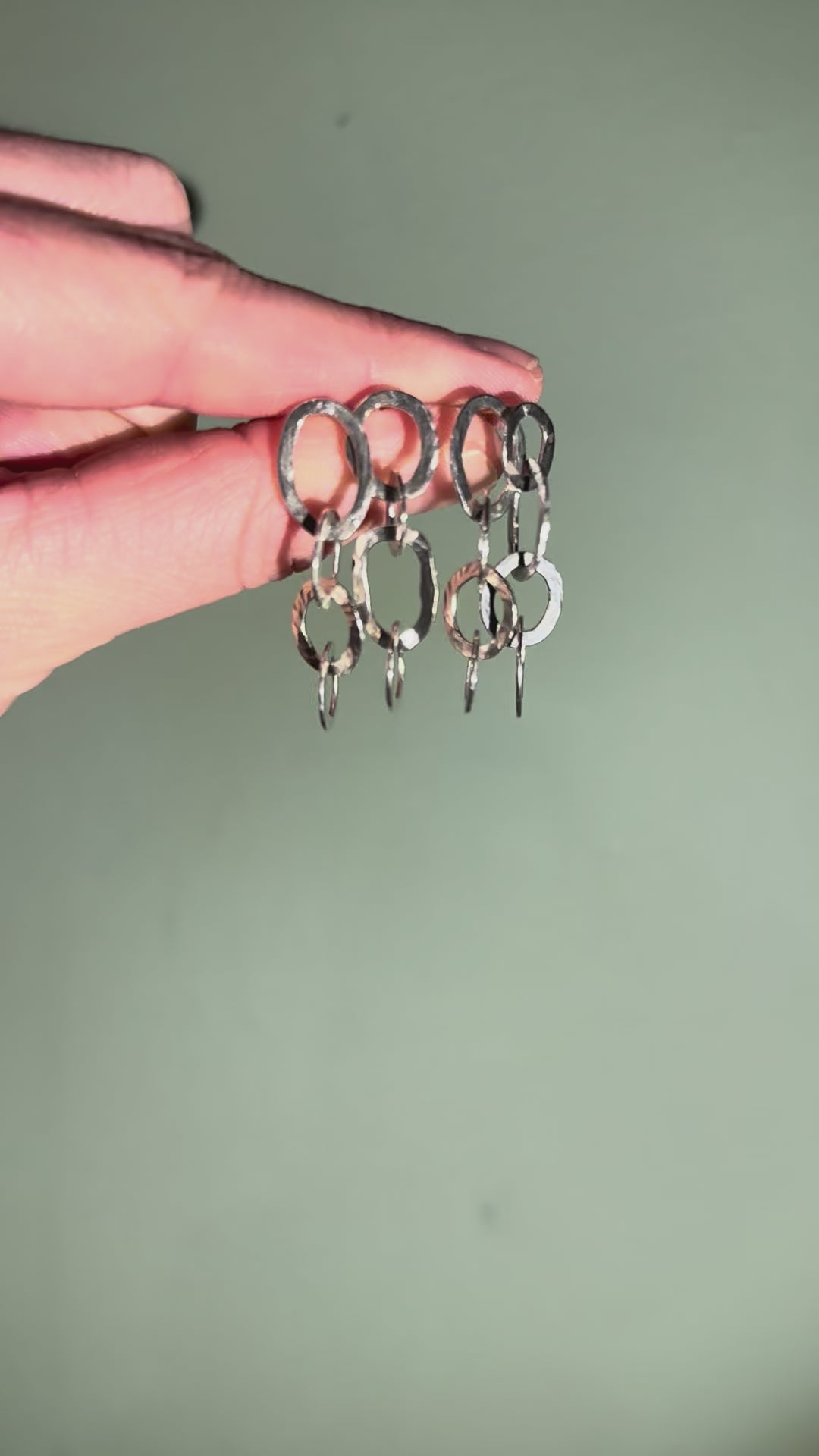 AIRY CHAIN STUDS